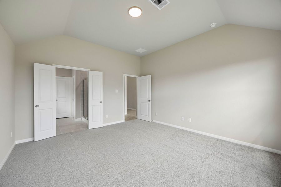 Spacious, unfurnished interior of a new home in Riviera Pines, Huffman (Image 20).