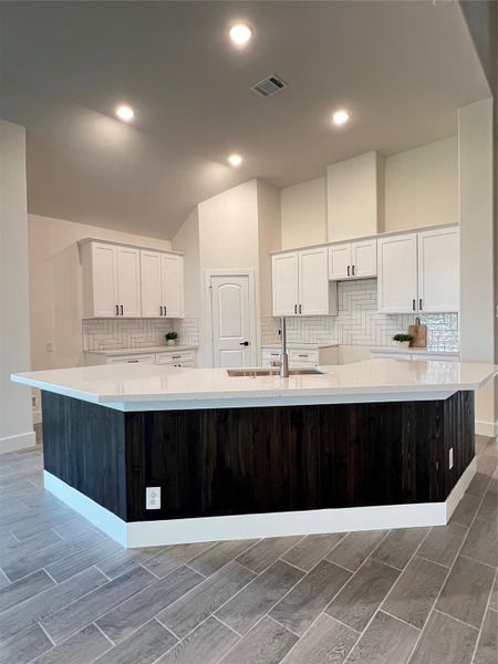 Furnished interior view inside a new home in , Rosharon (Image 30).