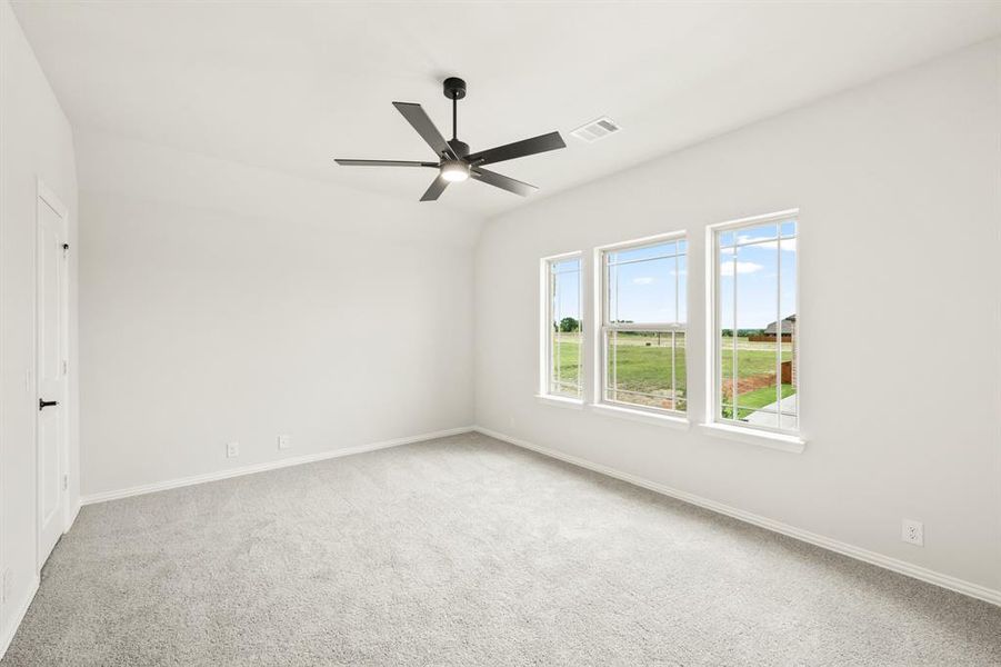 Spacious, unfurnished interior of a new home in The Oaks, Red Oak (Image 20).