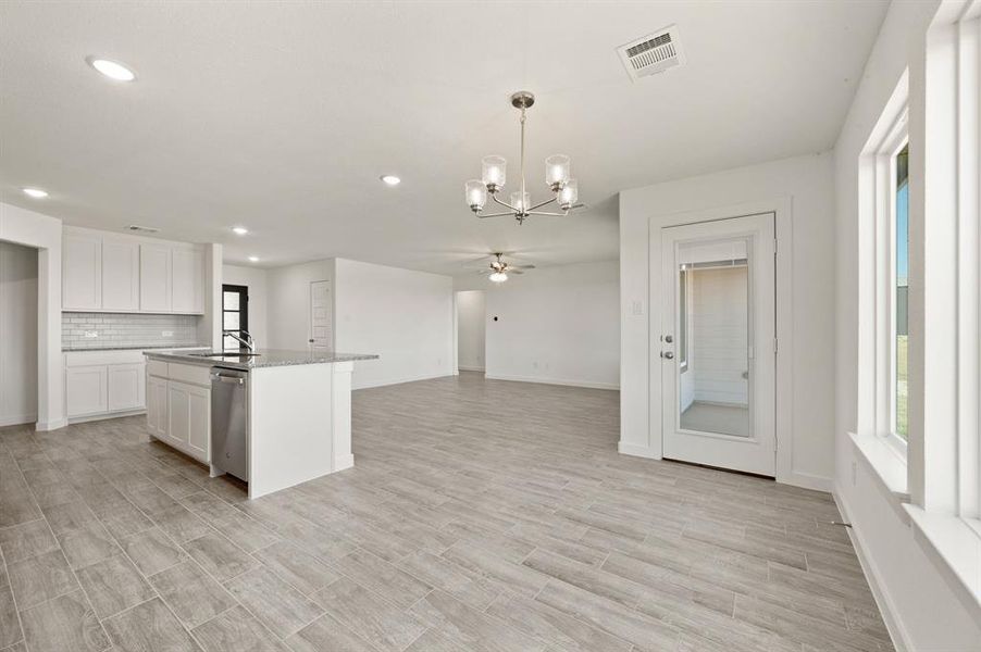 Spacious, unfurnished interior of a new home in Gatlin Ranch, Springtown (Image 28).