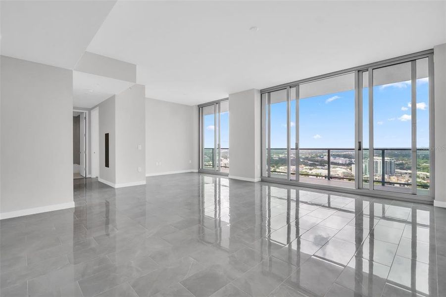 Spacious, unfurnished interior of a new home in , St. Petersburg (Image 28).