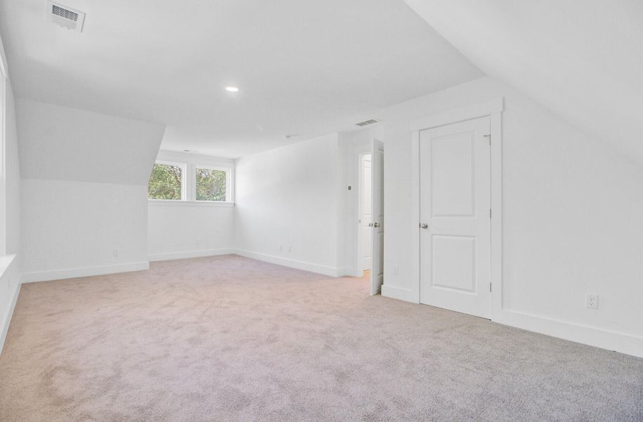 Spacious, unfurnished interior of a new home in , Charleston (Image 16).