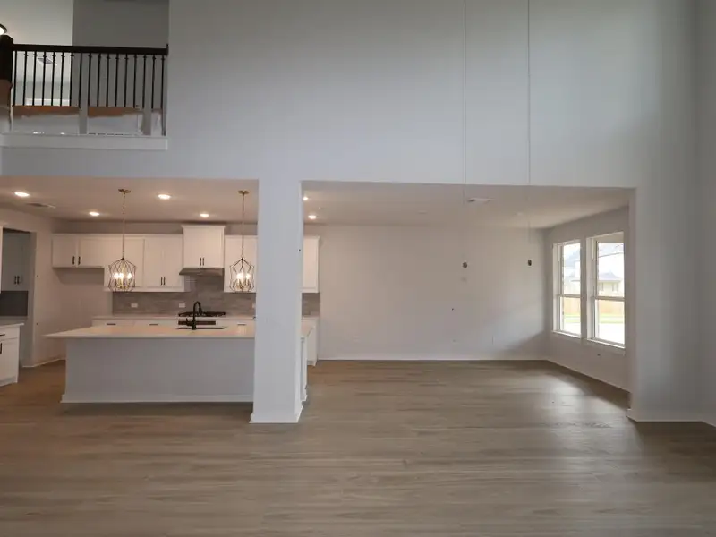Spacious, unfurnished interior of a new home in Edgewood, Leander (Image 11).
