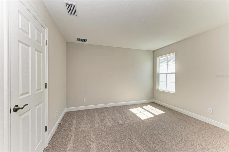 Spacious, unfurnished interior of a new home in Mirada, San Antonio (Image 15).