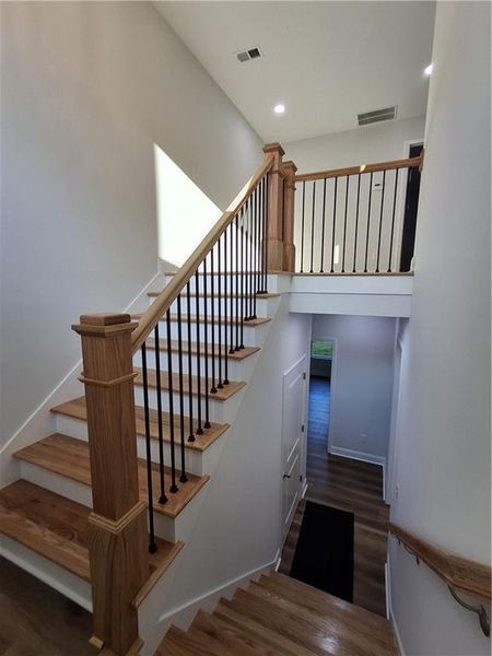 Spacious, unfurnished interior of a new home in , Gainesville (Image 8).