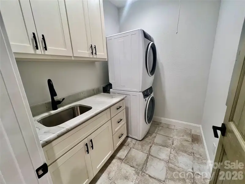 Mud/Laundry Room