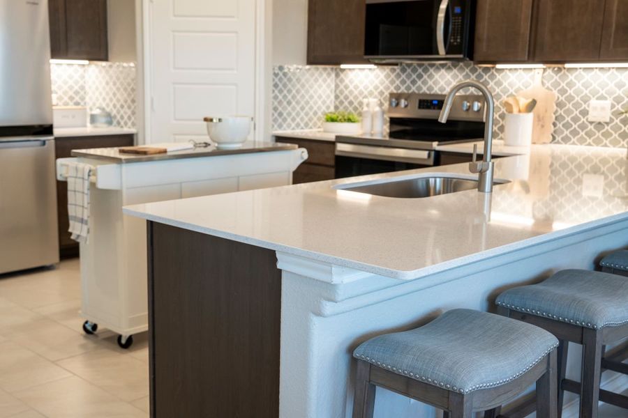 Kitchen breakfast bar