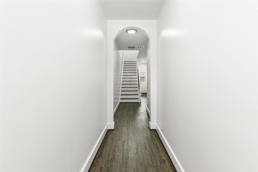 Spacious, unfurnished interior of a new home in , Houston (Image 18).