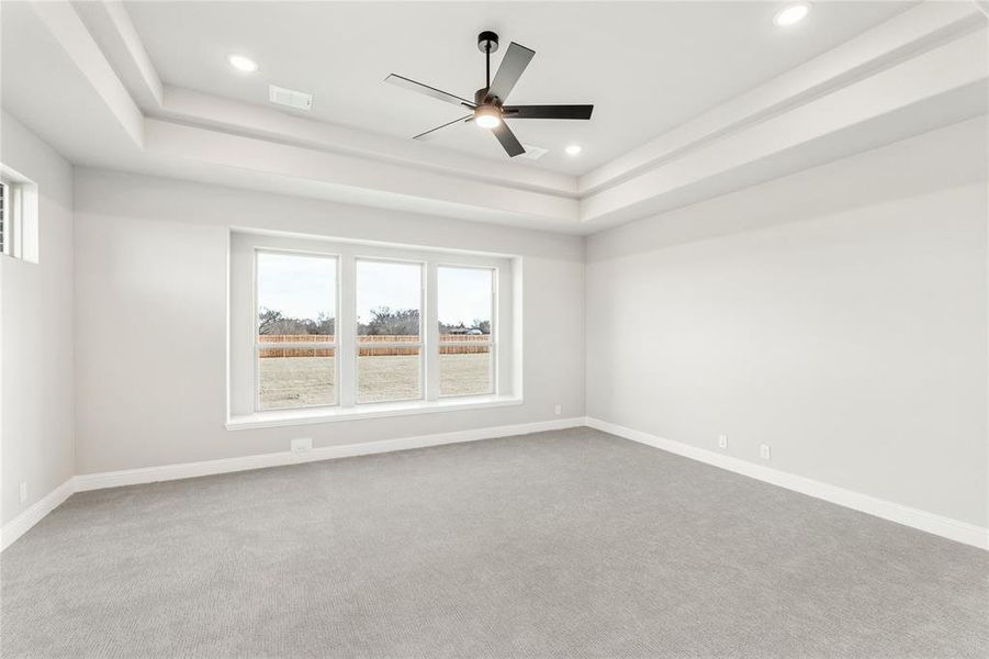 Spacious, unfurnished interior of a new home in Crystal Lake Estates, Red Oak (Image 15).