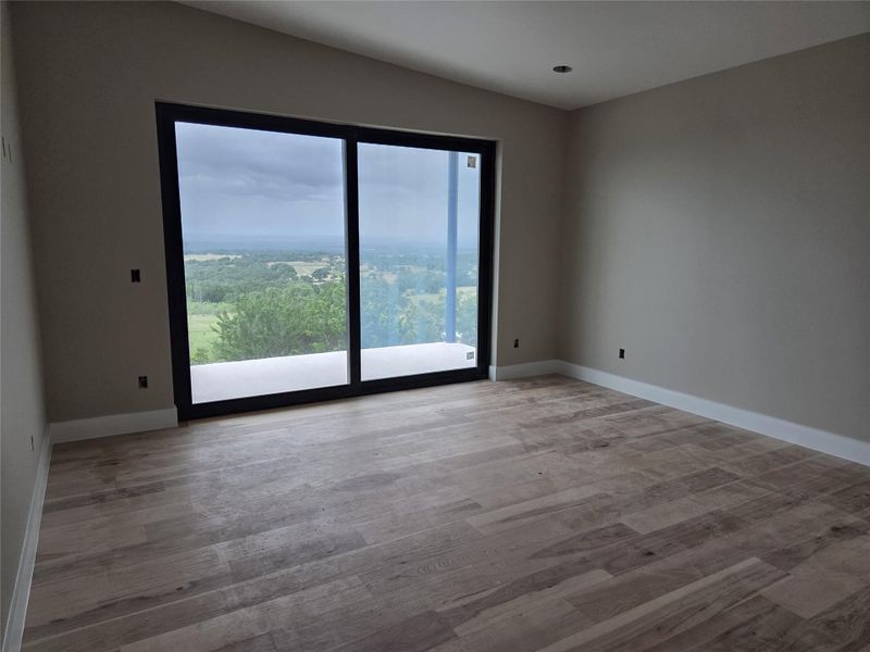 Spacious, unfurnished interior of a new home in , Marble Falls (Image 5).