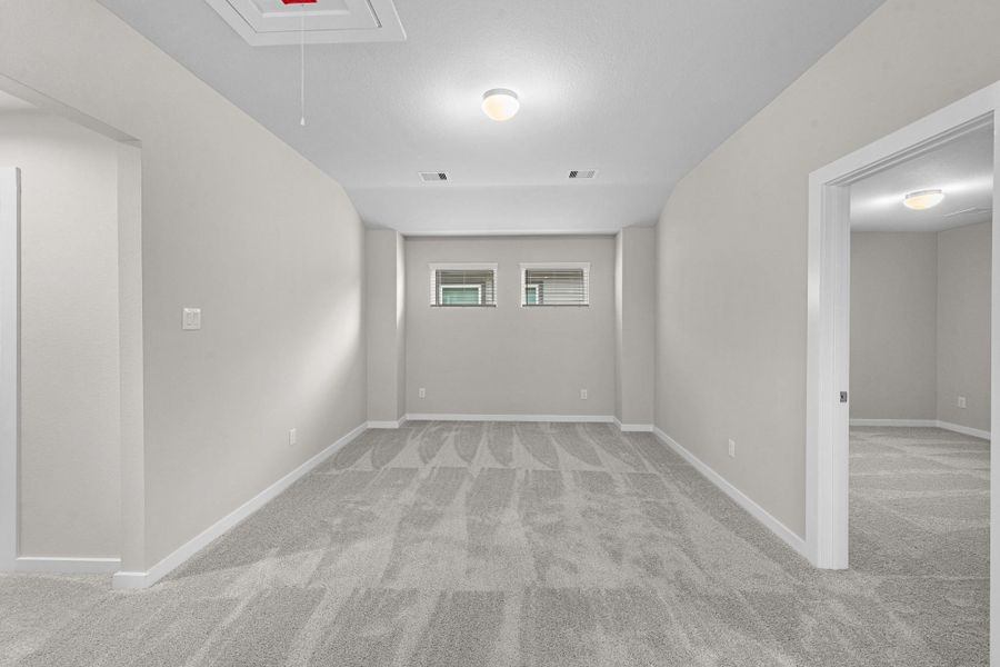 Spacious, unfurnished interior of a new home in Barton Creek Ranch, Conroe (Image 26).