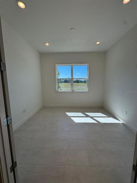 Spacious, unfurnished interior of a new home in Ridgehaven, Ormond Beach (Image 10).