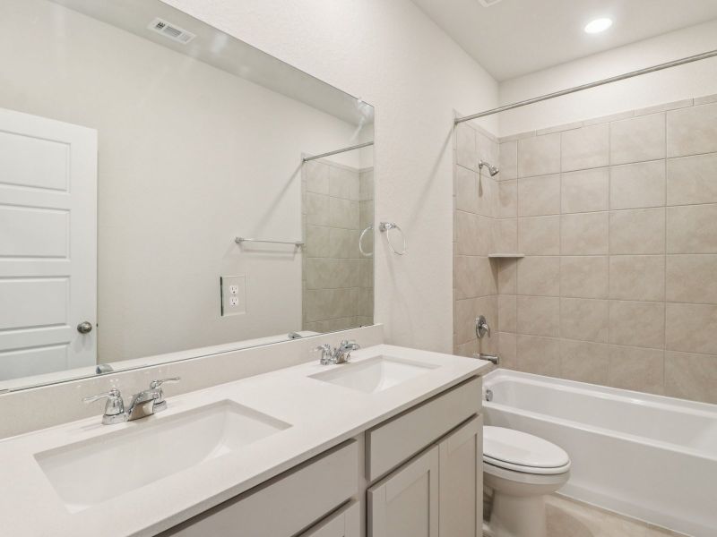 Furnished interior view inside a new home in Thomas Pond, San Antonio (Image 9).