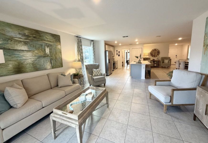 Furnished interior view inside a new home in Citrus Springs, Dunnellon (Image 7).
