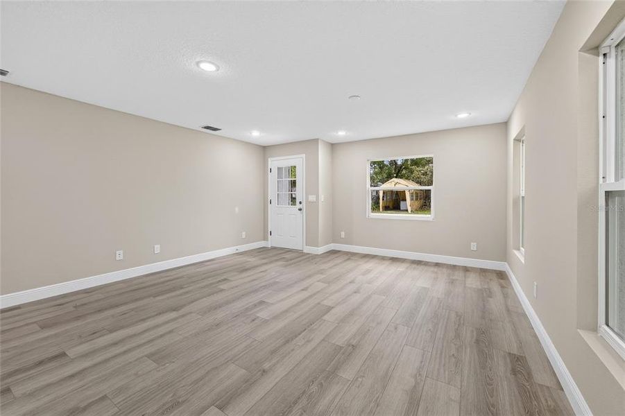 Spacious, unfurnished interior of a new home in , Orange City (Image 15).