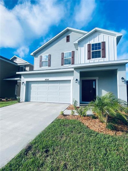 Exterior details and patio area of a home in , St. Cloud (Image 3).
