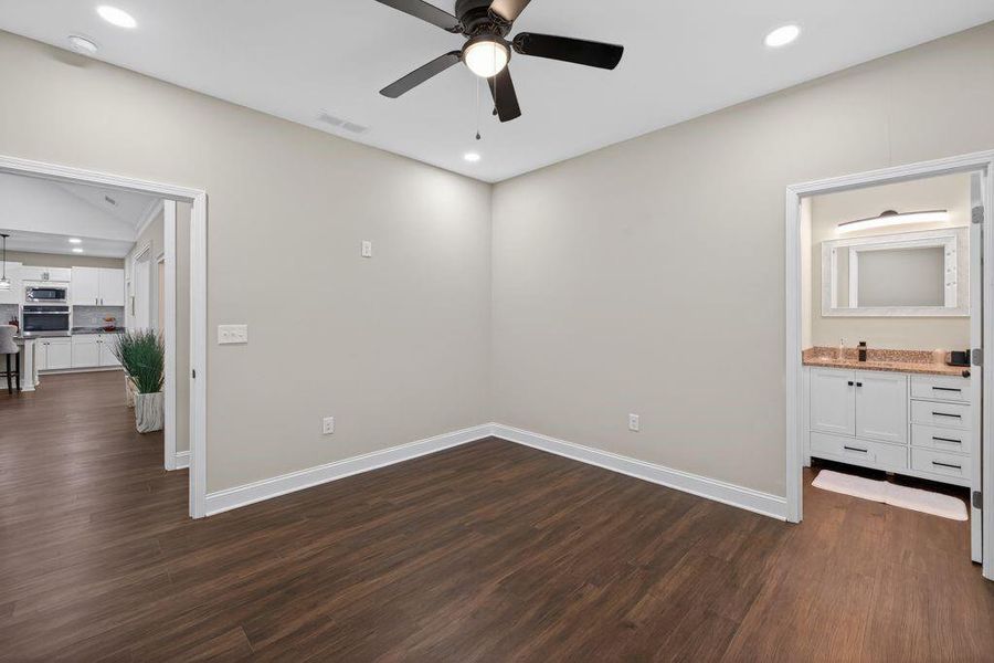 Spacious, unfurnished interior of a new home in , Oxford (Image 23).