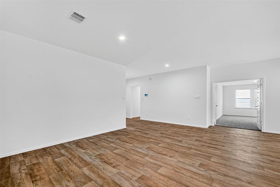 Spacious, unfurnished interior of a new home in Windstone on the Prairie, Richmond (Image 30).