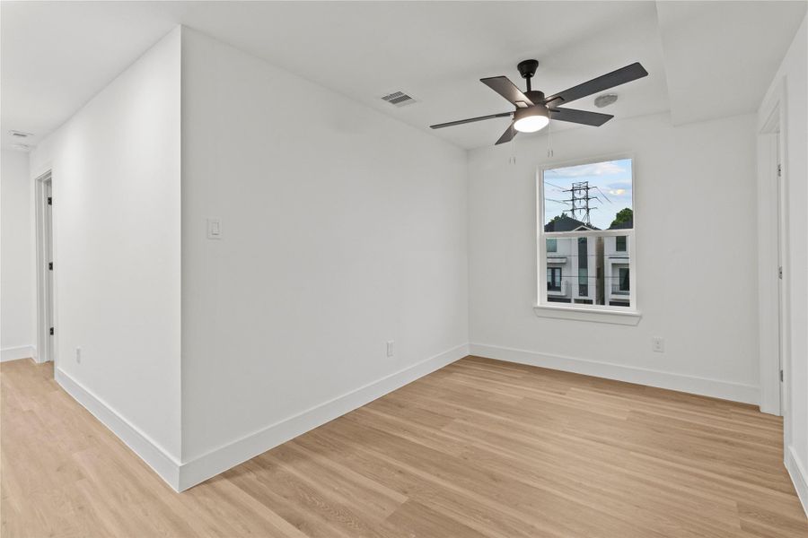 Spacious, unfurnished interior of a new home in , Houston (Image 34).