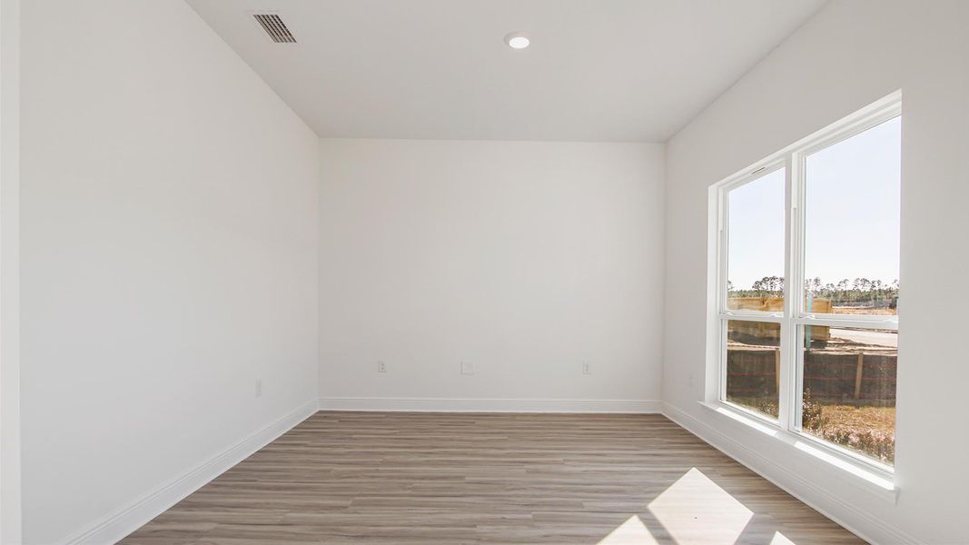 Spacious, unfurnished interior of a new home in Bayside at Ward Creek, Panama City Beach (Image 16).