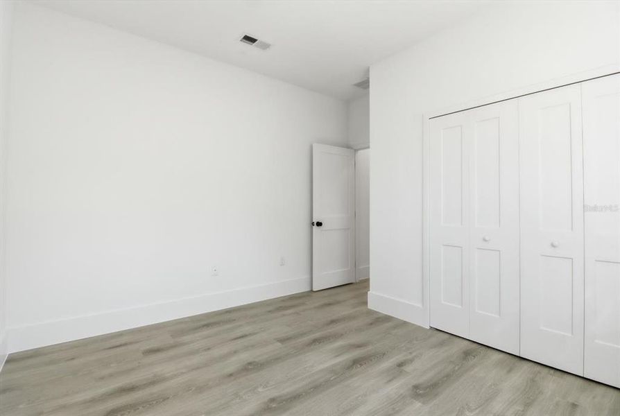Spacious, unfurnished interior of a new home in , Citrus Springs (Image 26).