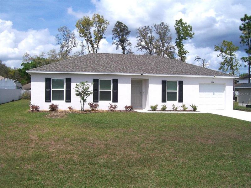 Exterior details and patio area of a home in Ocala, Ocala (Image 2). Exterior details and patio area of a home in Ocala, Ocala (Image 2).