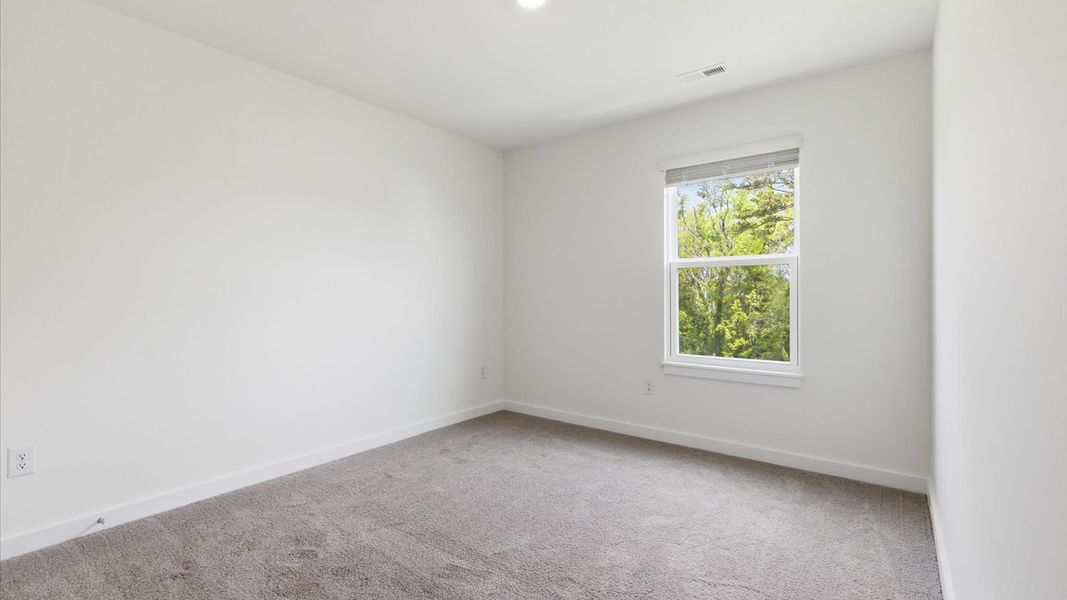 Spacious, unfurnished interior of a new home in Oak Hill, Vonore (Image 34).
