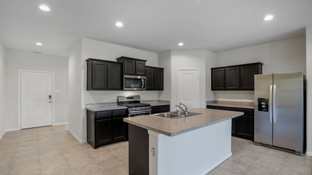 Representative furnished interior of a home built from the Ozark by D.R. Horton in Saratoga, Granbury (Image 6).