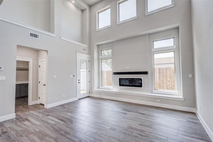 Spacious, unfurnished interior of a new home in , Irving (Image 17).