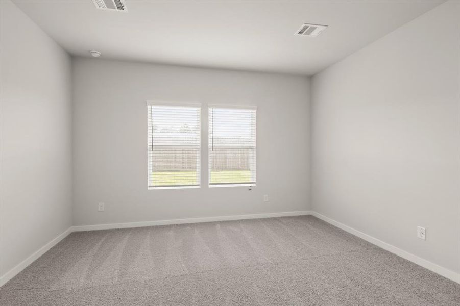 Spacious, unfurnished interior of a new home in Sherwood Glen, Conroe (Image 5).