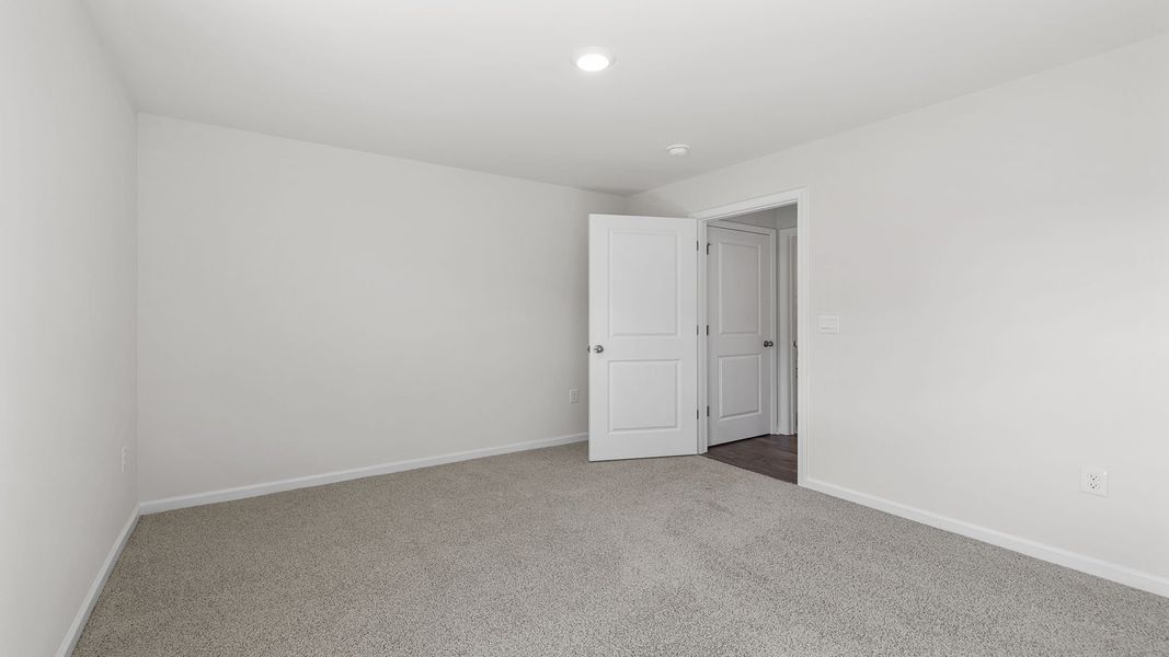 Spacious, unfurnished interior of a new home in Seneca Falls, Seneca (Image 18).