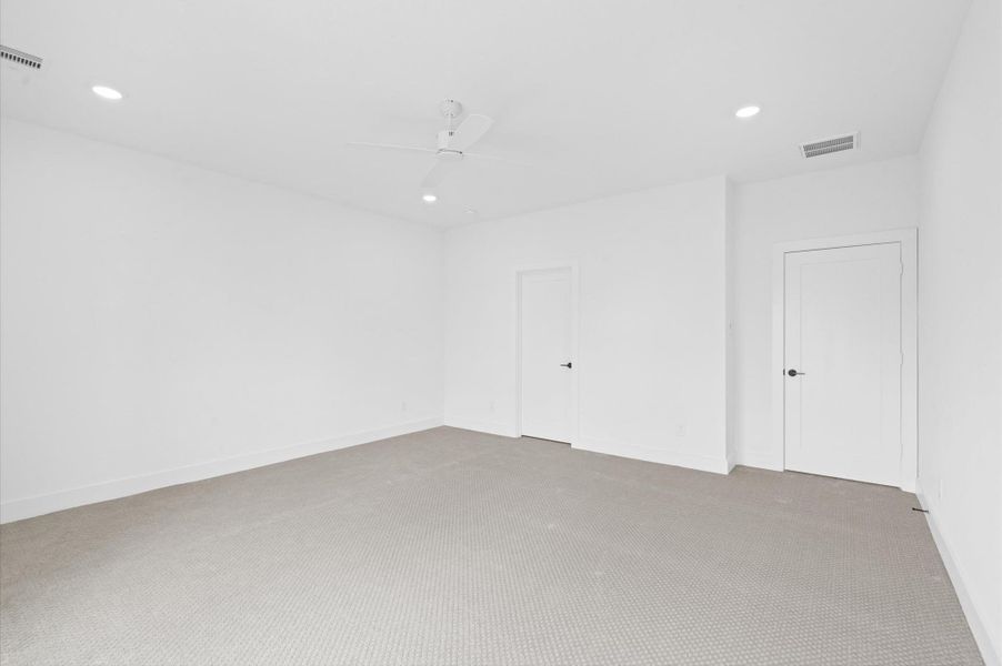 Spacious, unfurnished interior of a new home in , Houston (Image 27).