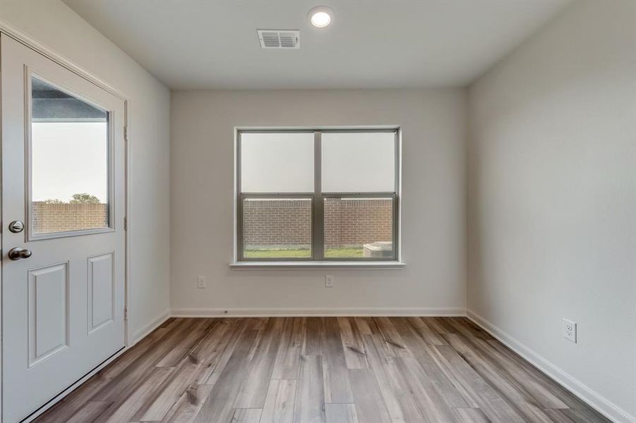 Spacious, unfurnished interior of a new home in Logan Square, Fort Worth (Image 9).