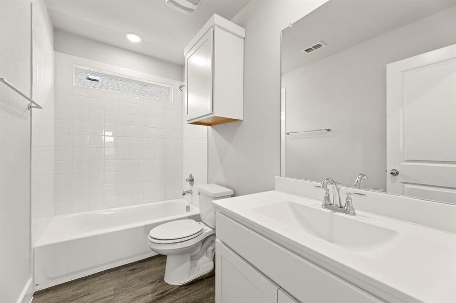 24. 1929 Saphire - 3RD Bath 24. 1929 Saphire - 3RD Bath