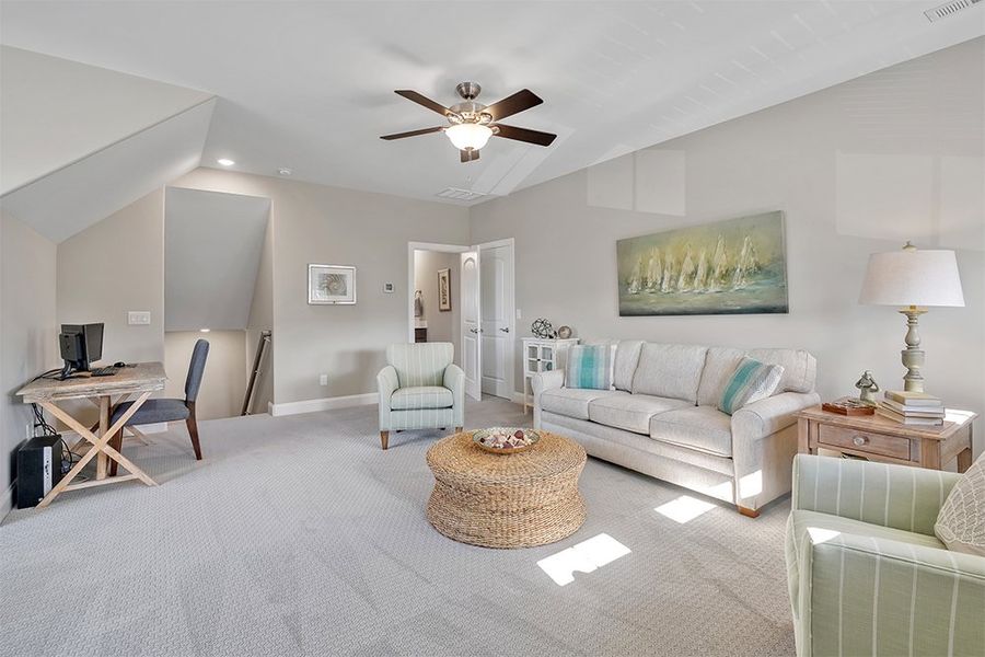 Amelia Bay, Bonus Room