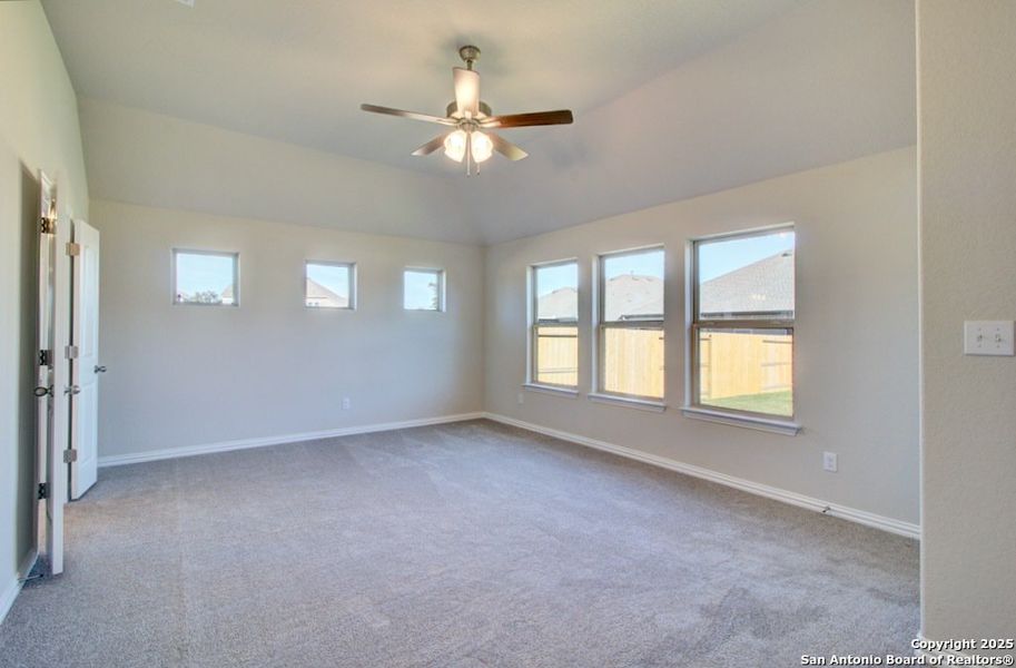 Spacious, unfurnished interior of a new home in Meyer Ranch – Premier, New Braunfels (Image 20). Spacious, unfurnished interior of a new home in Meyer Ranch – Premier, New Braunfels (Image 20).