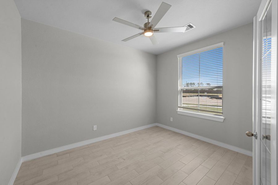 Spacious, unfurnished interior of a new home in Sunterra Lakes, Brookshire (Image 18).