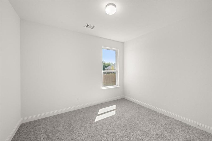 Spacious, unfurnished interior of a new home in Kentsdale Farms, DeSoto (Image 27).