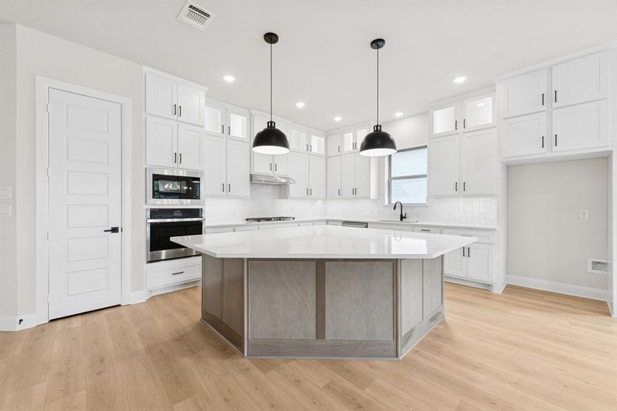Furnished interior view inside a new home in South Pointe Cottage Series, Mansfield (Image 13). Furnished interior view inside a new home in South Pointe Cottage Series, Mansfield (Image 13).