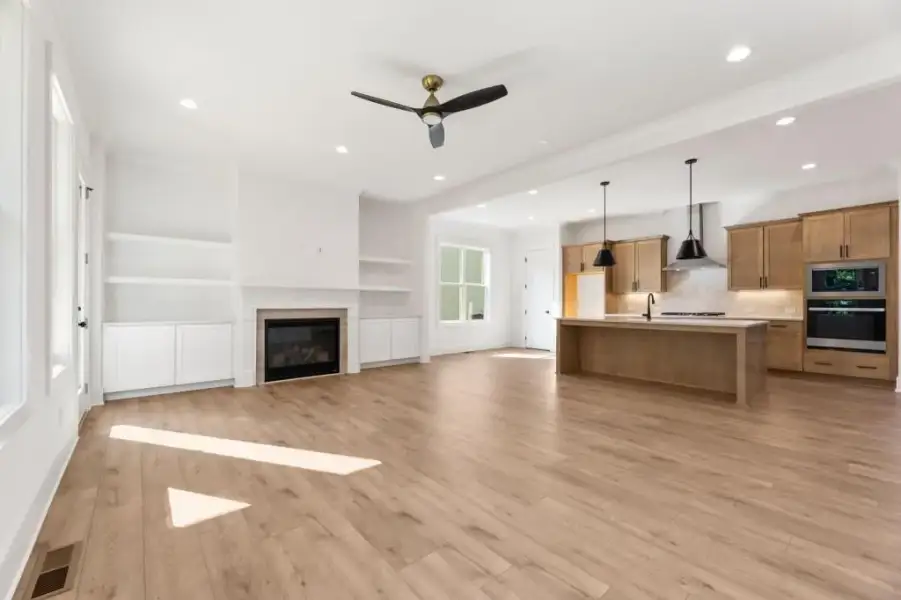 Spacious, unfurnished interior of a new home in Hillshire, Cumming (Image 27).