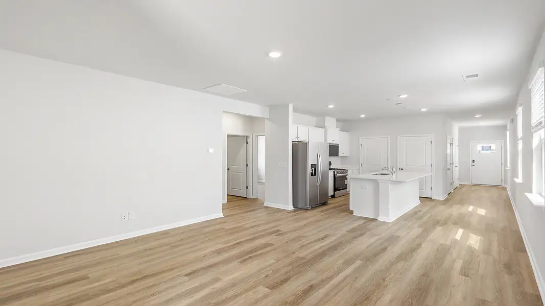 Spacious, unfurnished interior of a new home in Havenwood, North Charleston (Image 16).
