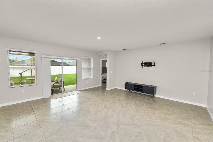 Spacious, unfurnished interior of a new home in Wind Meadows South, Bartow (Image 22). Spacious, unfurnished interior of a new home in Wind Meadows South, Bartow (Image 22).