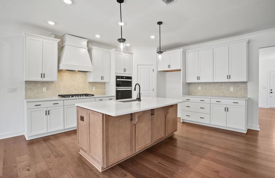 Spacious Open Kitchen with an Island Spacious Open Kitchen with an Island