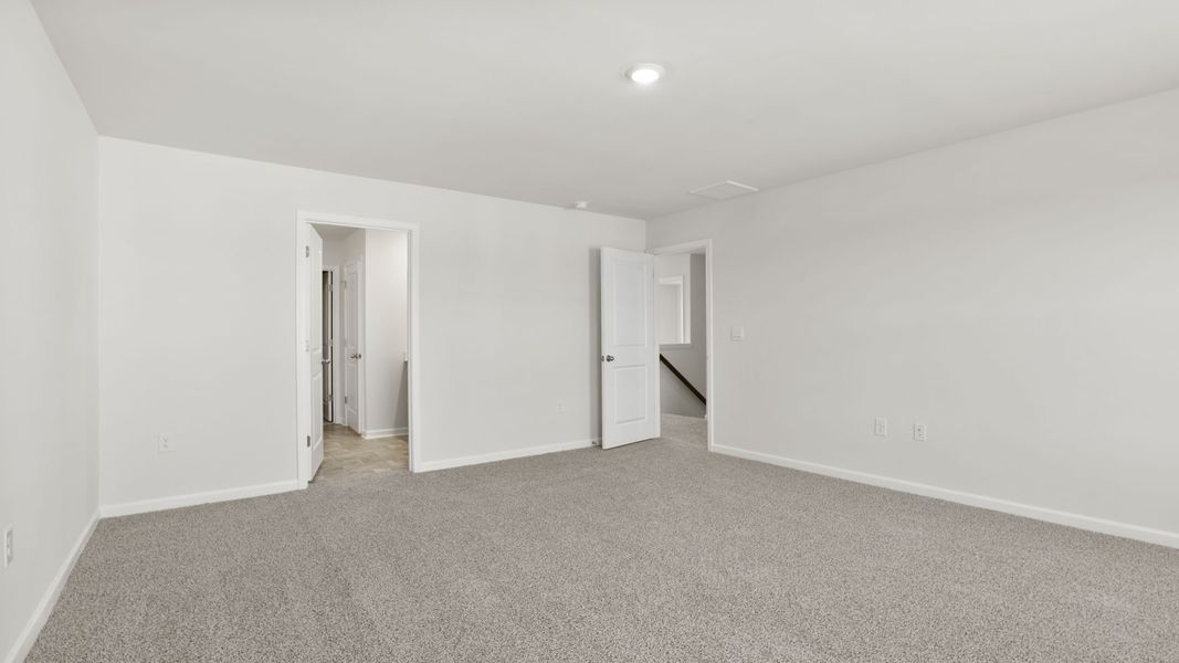 Spacious, unfurnished interior of a new home in Foxbank, Gray Court (Image 31).