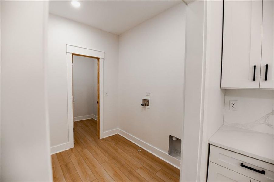Spacious, unfurnished interior of a new home in , Jasper (Image 12).