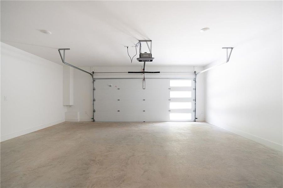 Spacious, unfurnished interior of a new home in , Stockbridge (Image 25).