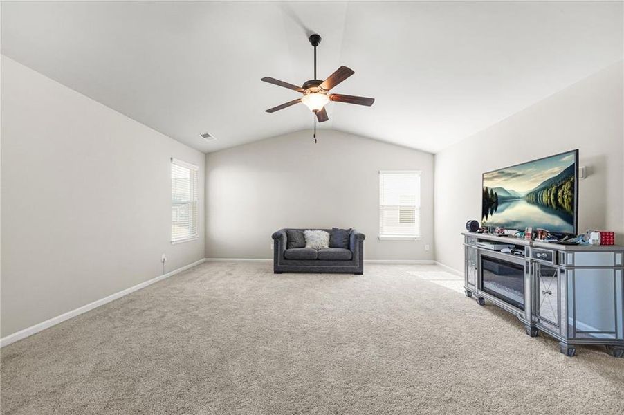 Spacious, unfurnished interior of a new home in Berkeley Lakes, Locust Grove (Image 33).