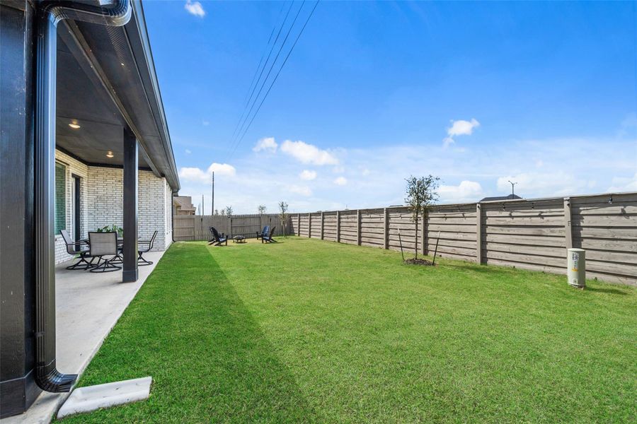 Exterior details and patio area of a home in Pomona, Manvel (Image 4).