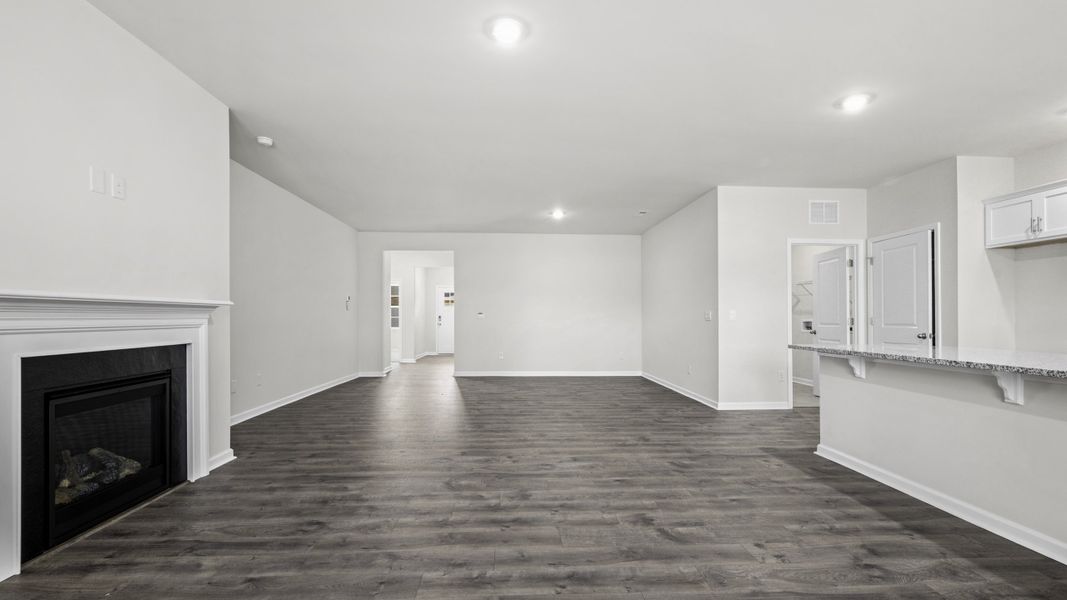Spacious, unfurnished interior of a new home in Cambridge Park, Mebane (Image 20).