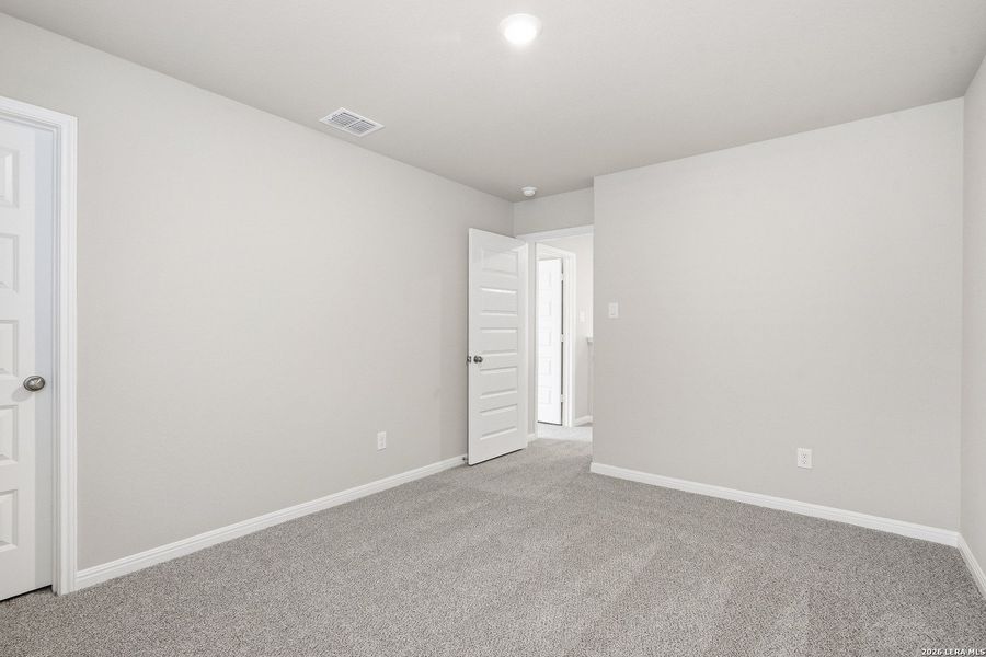 Spacious, unfurnished interior of a new home in Timber Creek, San Antonio (Image 20).
